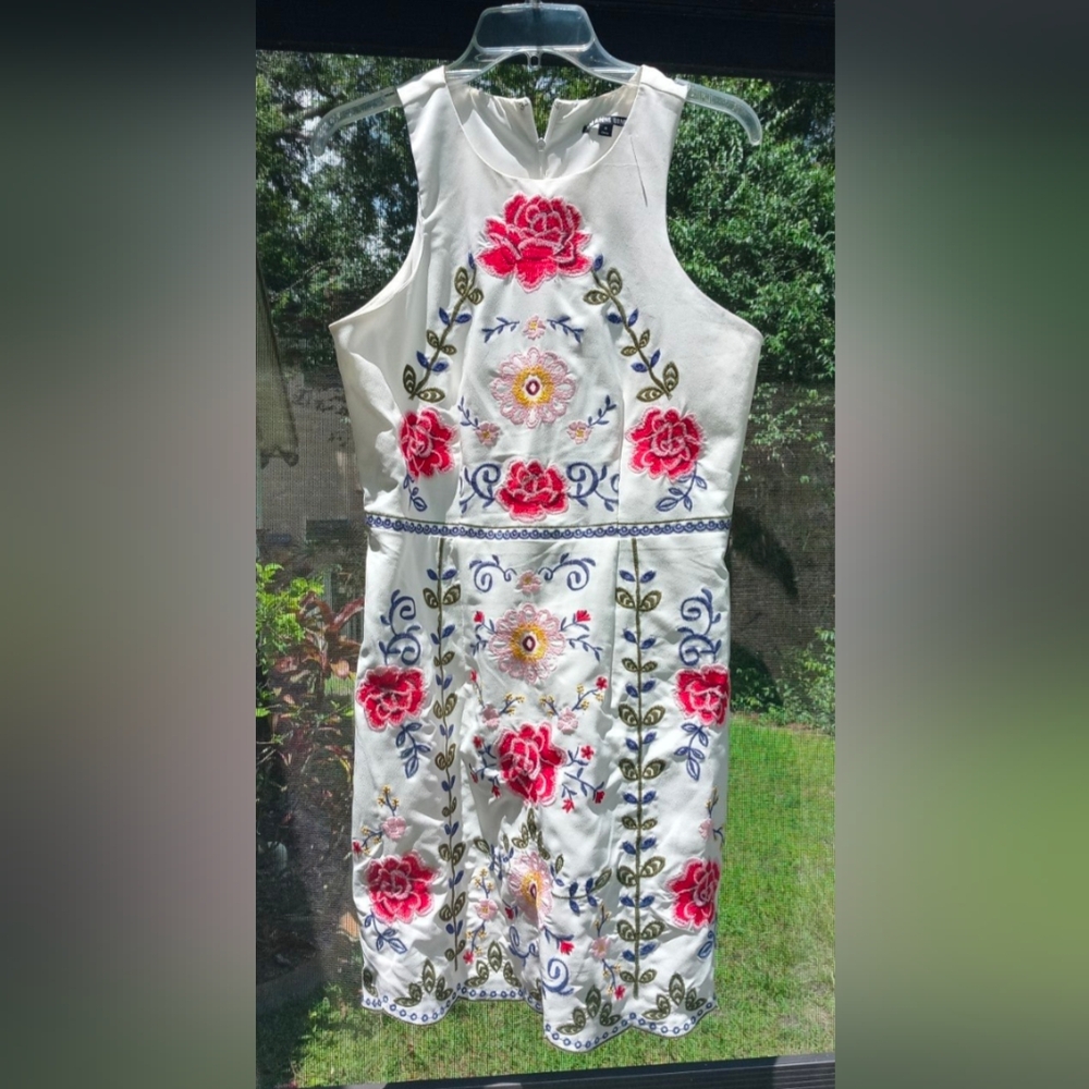 Gianni Bini White Floral Heavily  Embroidered Midi Dress medium